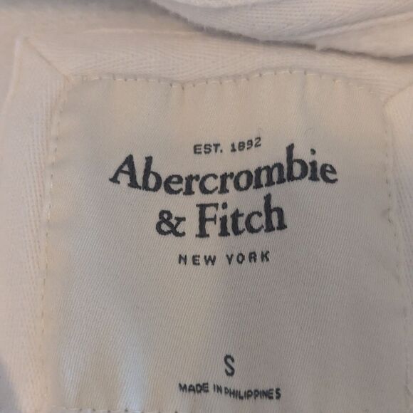 Abercrombie and Fitch White Shrunken Quarter Zip Sweatshirt - Picture 6 of 7